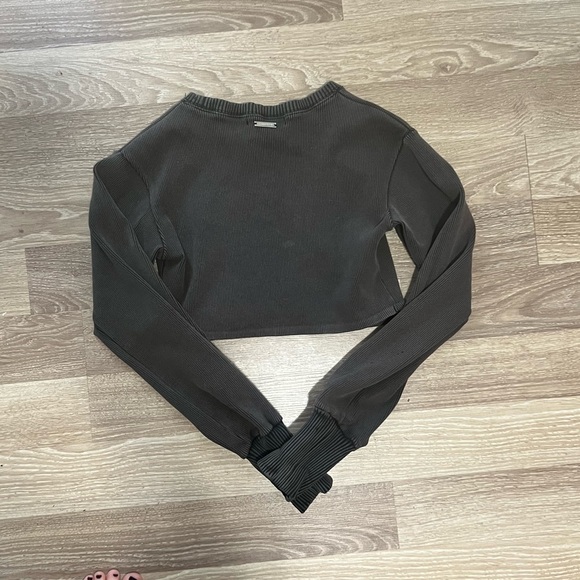 Sexy Long Sleeved Crop Top - Picture 3 of 4